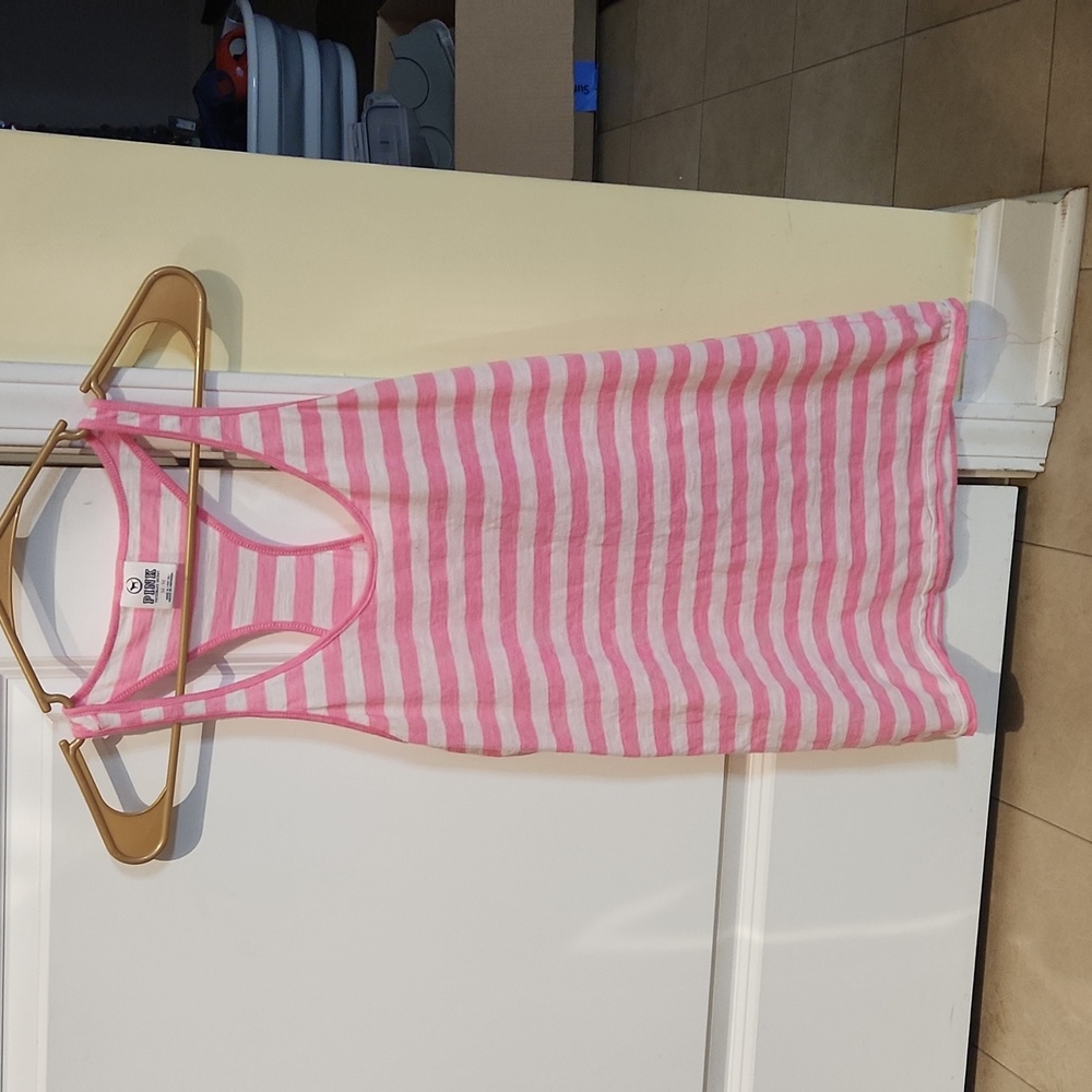 Pink razorback tank